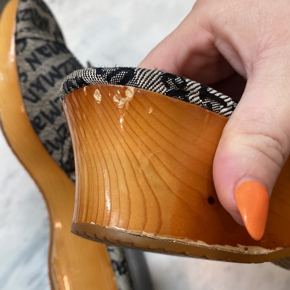 Stuart Weitzman Graffiti Logo Buckle Wooden Sandal Wedge - Picture 6 of 7